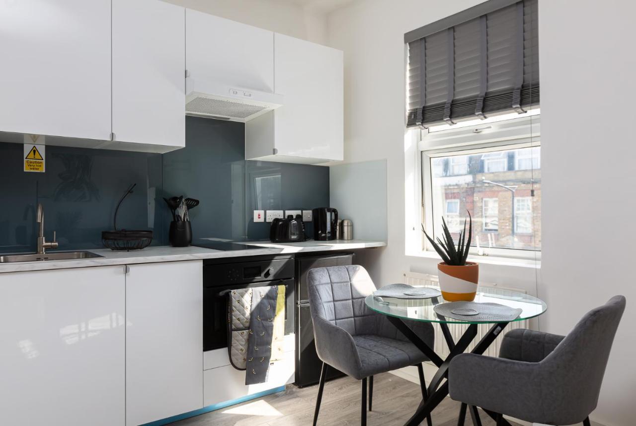 Studio Apt, 8 Min Walk From Tube 3 ロンドン エクステリア 写真