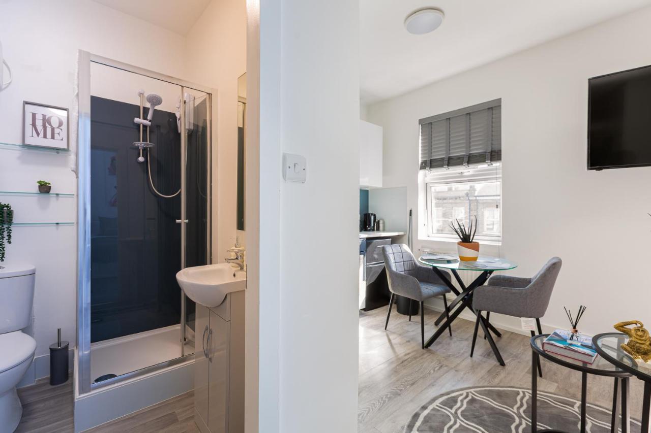 Studio Apt, 8 Min Walk From Tube 3 ロンドン エクステリア 写真