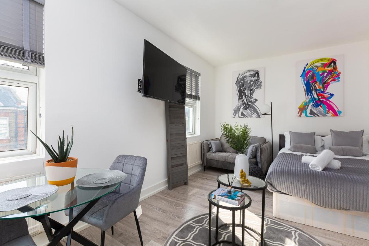 Studio Apt, 8 Min Walk From Tube 3 ロンドン エクステリア 写真
