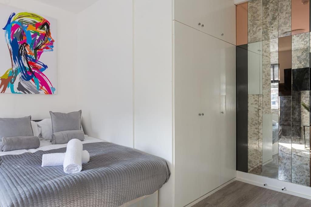 Studio Apt, 8 Min Walk From Tube 3 ロンドン エクステリア 写真