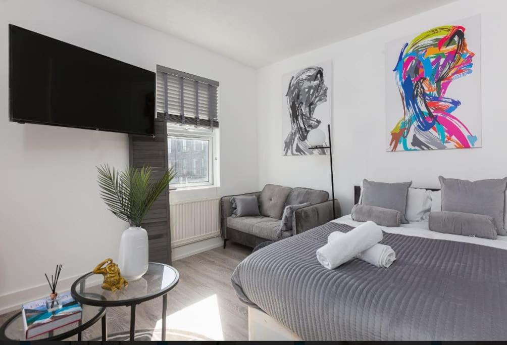 Studio Apt, 8 Min Walk From Tube 3 ロンドン エクステリア 写真