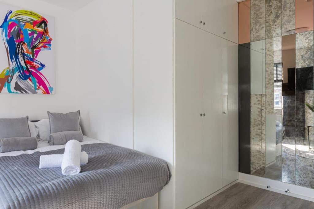 Studio Apt, 8 Min Walk From Tube 3 ロンドン エクステリア 写真